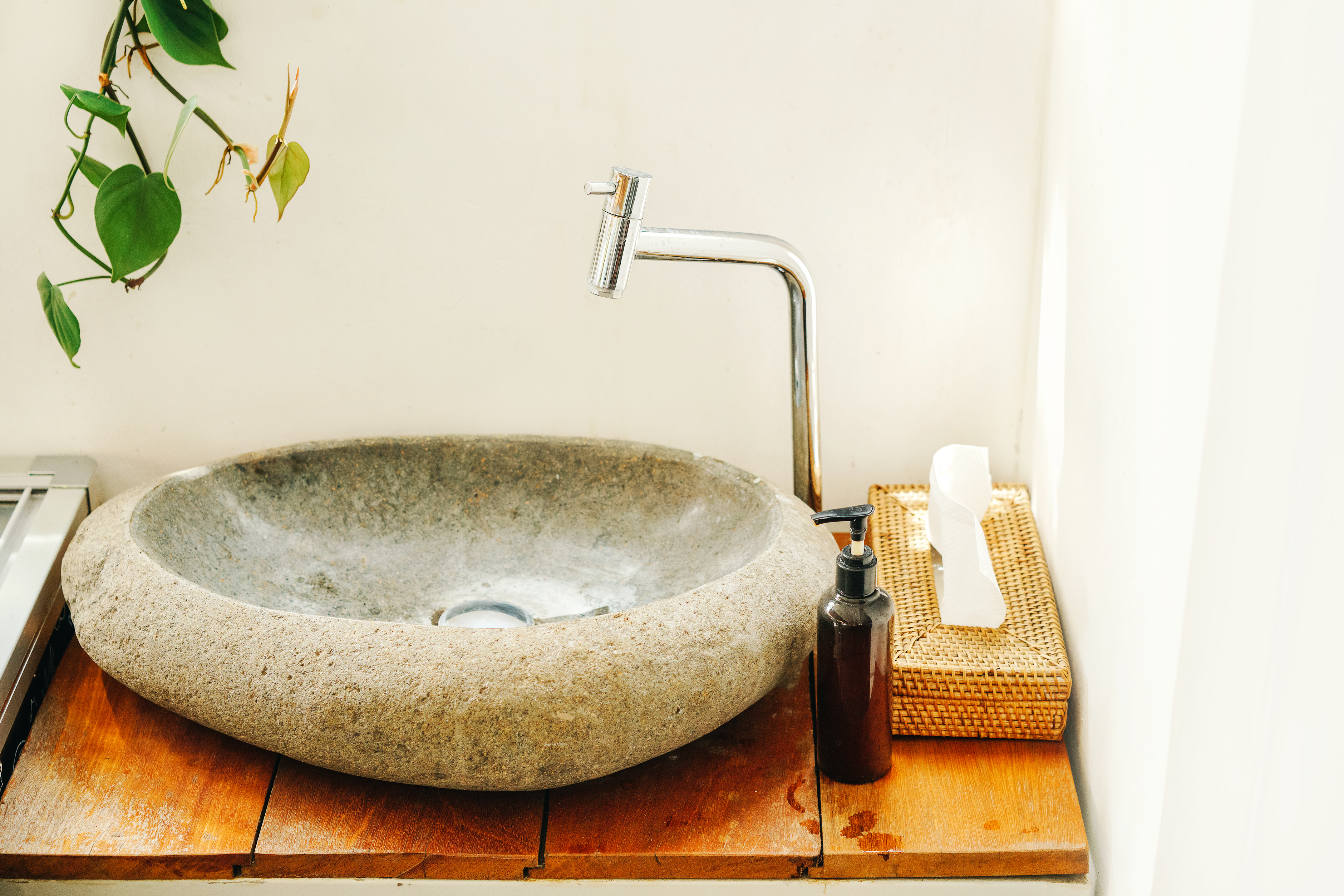 Badezimmer mit Waschtisch – Sanitärinstallation von Neuffer GmbH in Owen/Teck